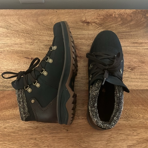 Merrell Insulated Hiking Boots 6.5 Waterproof Nubuck, Fleece Lined Black/Brown - Picture 3 of 12